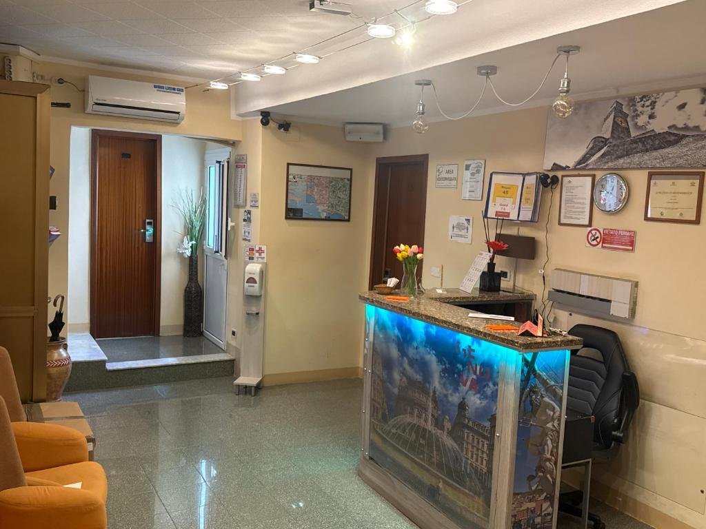 Reception Albergo Parigi Genova - Staff disponibile H24